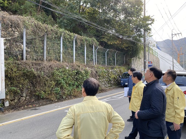 “행락철 사고 예방” 둘려 보고 있는 정 부구청장(사진 북구청제공)