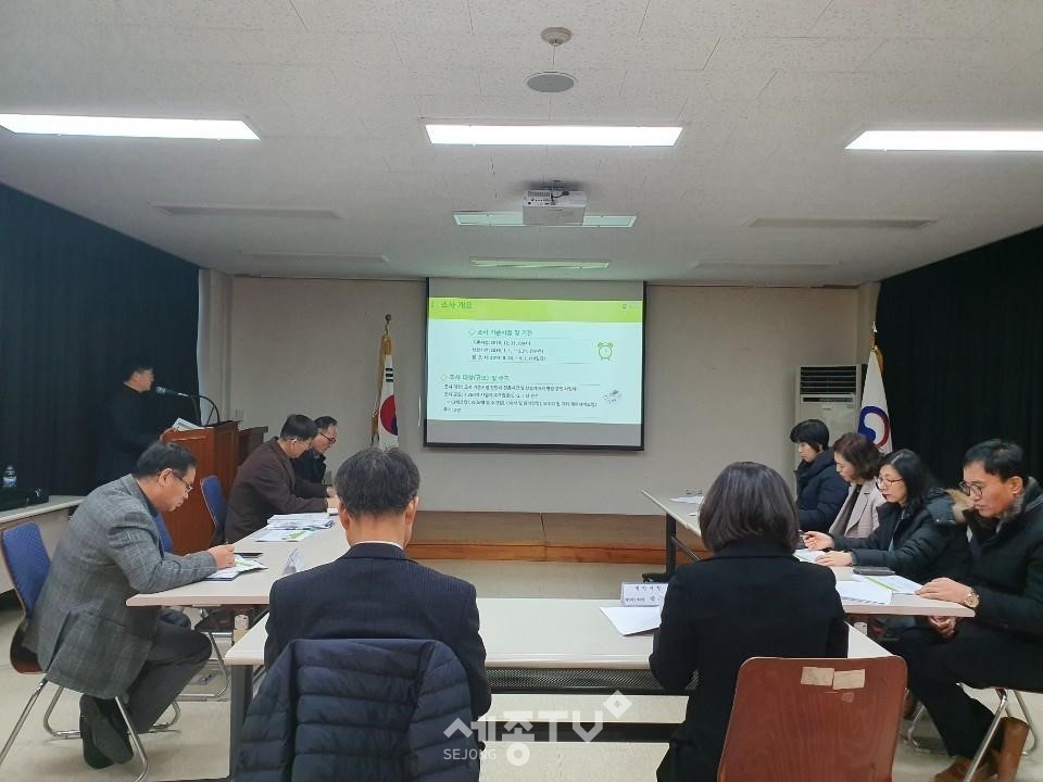 천안시가 지난 26일 충청지방통계청 천안사무소에서 ‘2019년 천안시 전통시장 및 상점가조사 결과 설명회’를 진행하고 있다.(사진제공=천안시청)