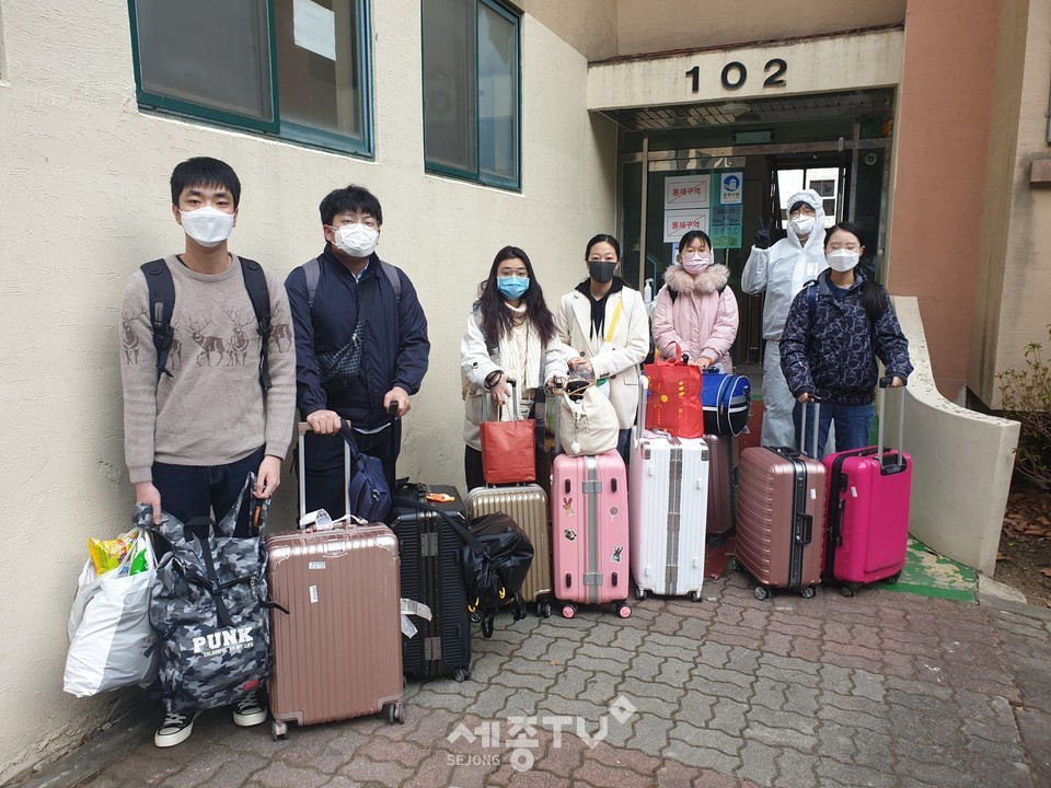 12일 기숙사에서 격리 해제된 중국인 유학생들(사진제공=백석대 )