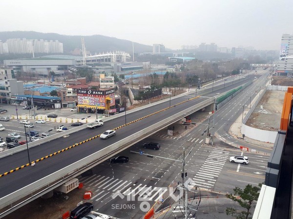 번영로(운동장사거리) 고가차도 및 보도육교 개통 전 모습