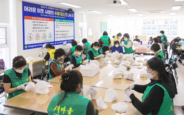 사랑의 면마스크 만들기 작업장.ⓒ서구