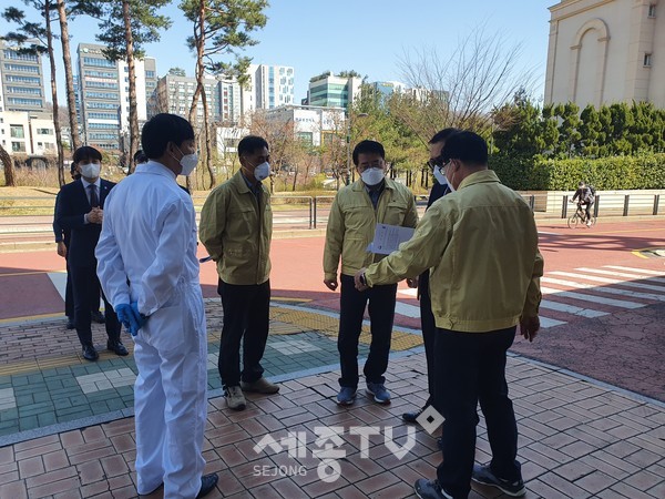 집합예배현장 점검에 나서는 성남시 공무원