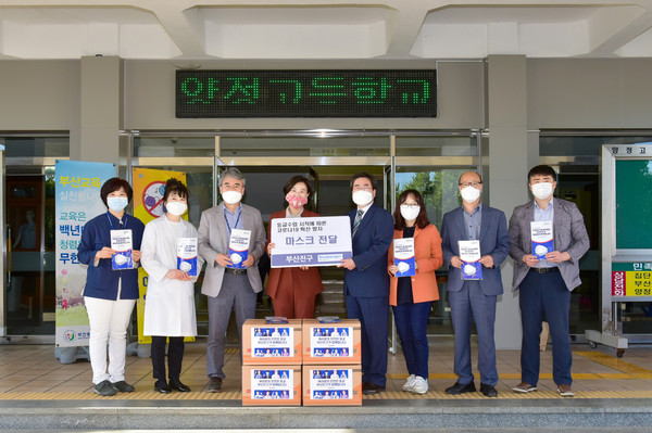 등교수업 맞아 각급학교에 마스크 배부. ⓒ부산 진구청