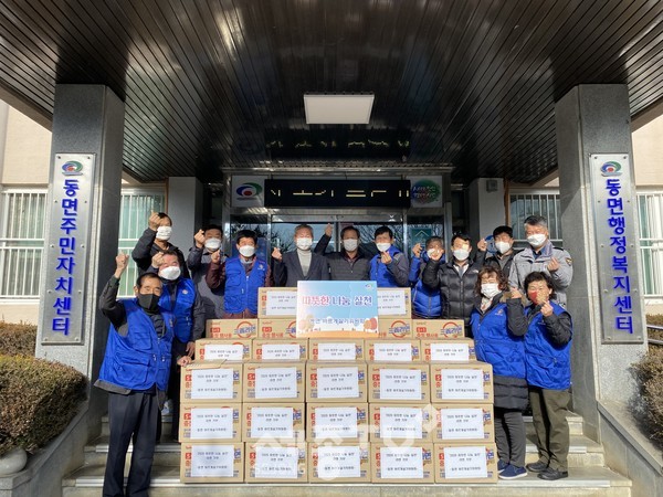 천안시 동면 바르게살기위원회가 지난 8일 지역 내 어려운 이웃을 위해 라면 48박스를 기부했다.(사진제공=천안시청)