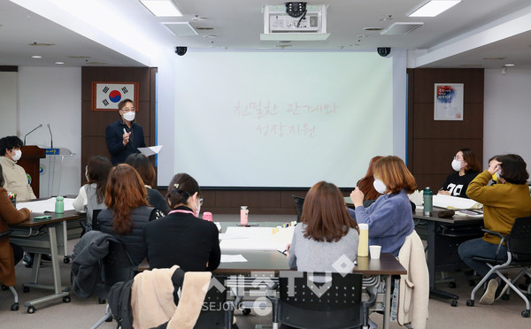 대전 서구(구청장 장종태) 마을공동체 지원센터는 지난 1일부터 진행한 ‘2021 마을공동체 멘토단 양성 교육’을 성공적으로 마무리했다.(사진제공=서구청)