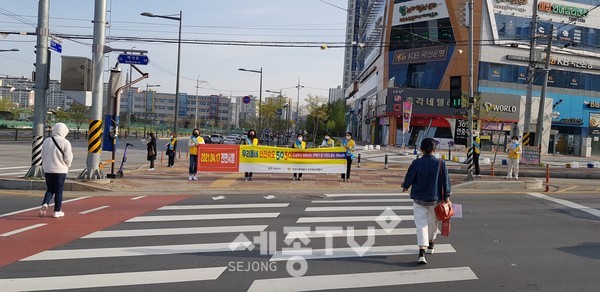 천안시 백석동이 지난 15일 정석프라자 사거리와 천성교회 주변에서 안전속도 5030 캠페인을 실시했다.(사진=천안시)