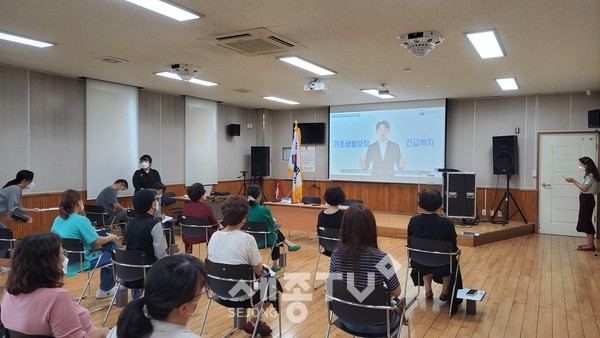 대전 서구 관저2동 행정복지센터(동장 성백상)는 지난 6일 동 행정복지센터에서 위기가구발굴단을 대상으로 역량강화교육을 실시했다.(사진=서구청 제공)