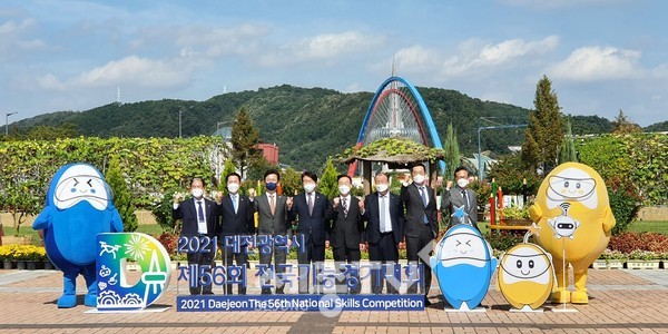 권중순 의장, 2021 대전광역시 제56회 전국기능경기대회 개회식 참석 (권중순 의장 왼쪽에서 두번째)