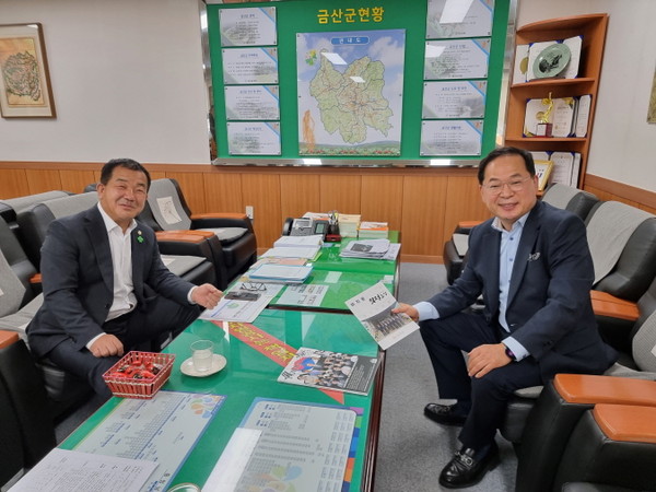 (좌) 금산군의의장 안기전 (우) (주)금산테크 김명수대표이사