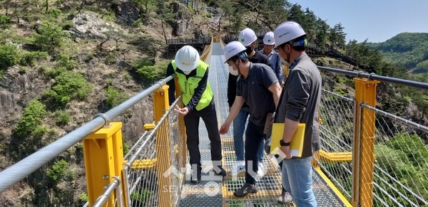 금산 월영산 출렁다리 합동점검 모습