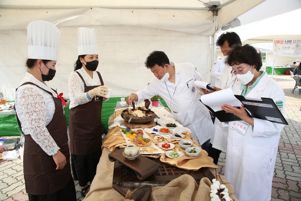 제1회 금산삼계탕요리경연대회 장면[금산군제공]