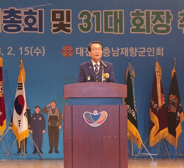 대한민국 신상태 본회장이 취임식에서 축사를 하는  모습