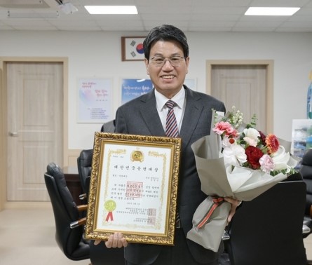 청 양 군 수 김 돈 곤