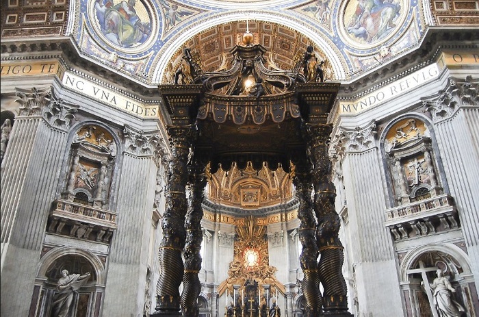 ▲ 바티칸 성 베드로 대성전에 있는 발다키노