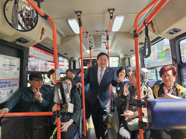 급행4번 시승식./사진제공=대전광역시의회