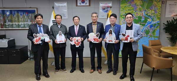세종사랑 시민연합회와 기념사진