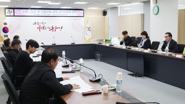 박희조 동구청장이 농업‧농촌 및 식품산업정책심의위원회 회의에서 인사말을 하고 있다./사지제공=대전동구