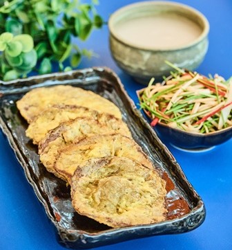 파주시는 지역 농산물을 활용, 건강하고 맛있는 요리를 직접 조리해 대중화할 수 있는 기회를 마련, 참가자를 모집한다. /사진은 장단콩 잎 육전 모습. (사진=파주시)