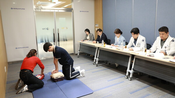 세종충남대학교병원에서 '2025 세종시 심폐소생술 경연대회'를 진행하고 있다./사진=세종시 감염병관리과