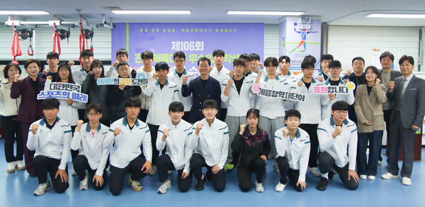 장학금 전달식 기념촬영 모습/사진제공=계룡장학재단