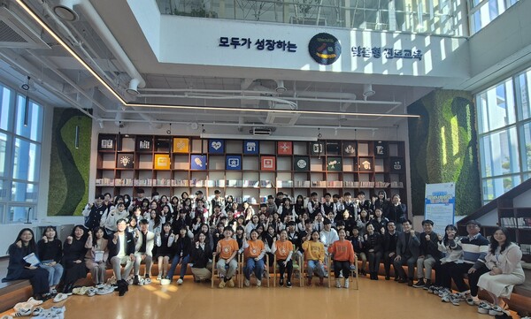 7일 세종특별자치시교육청 진로교육원 1층 대강당에서 「2025년 학생사회발표참여축제」가 열리고 있다./사진=세종시교육청