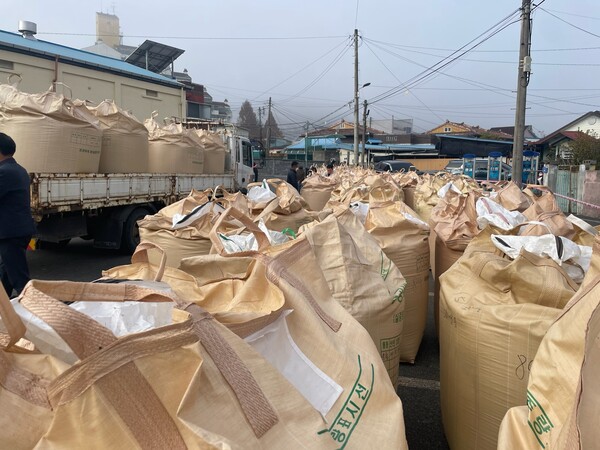 금산군이 2025년산 공공비축미곡 매입을 하고있다./사진=금산군 농정과