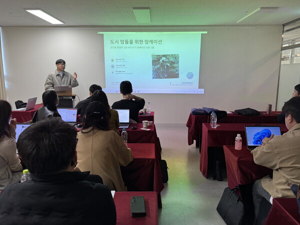 전주시 일원에서 '공주시 공직자 워케이션'을 진행하고 있는 모습/사진=공주시