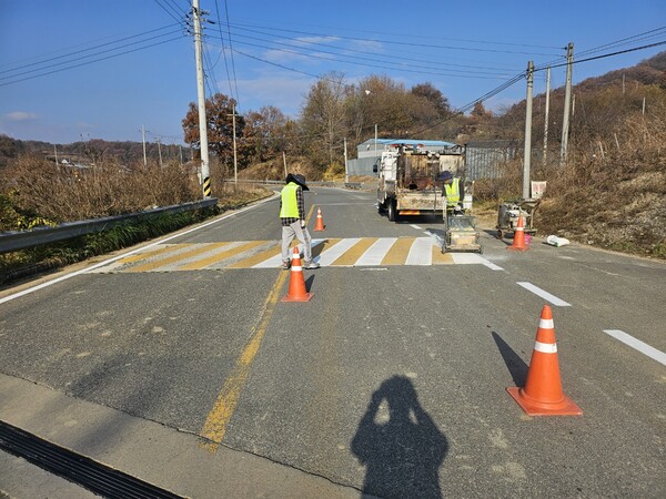 금산군 군도·농어촌도로 차선도색 모습/사진=금산군 건설교통과