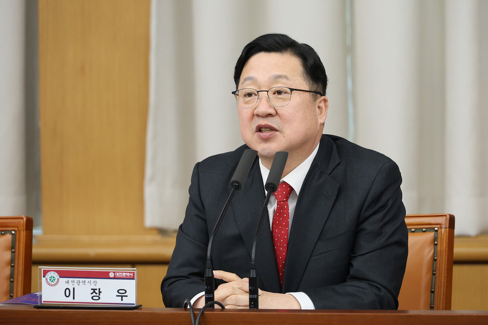 이장우 대전시장, 목요언론인클럽과 간담회모습<br>