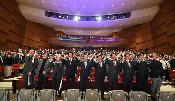 ‘대전충남 행정통합 범도민 촉구대회’ 기념촬영 모습/사진제공=충남도청