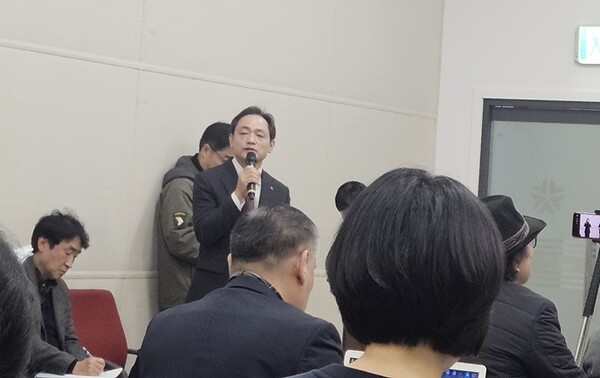 정국영 대전도시공사 사장이 오월드 재창조 사업 관련해 기자들의 질의에 답하고 있다./세종TV=최정현 기자