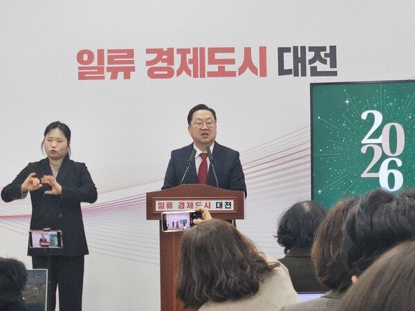 이장우 대전시장이 민선 8기 시정 성과와 향후 주요 업무계획을 발표하고 있다./세종TV=최정현 기자