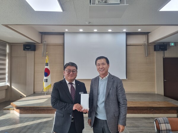 성금 기탁 기념사진<br>