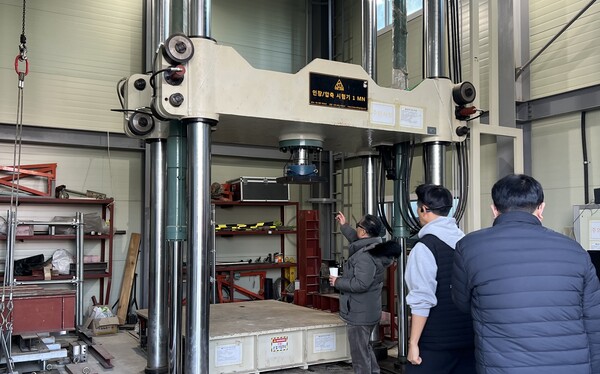 ​대전 유등교 가설교량 복공판 품질시험 모습/사진제공=대전시청​