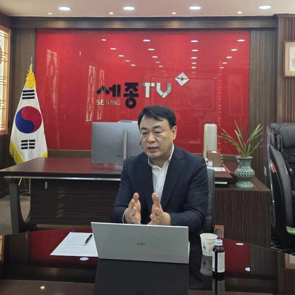 유우석 세종특별자치시교육감 선거 출마예정자가 14일 SJB세종tv와의 인터뷰에 임하고 있다. (사진 송지만 기자)