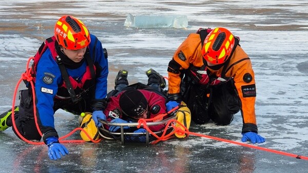 동계 수난구조 특별훈련 빙상구조