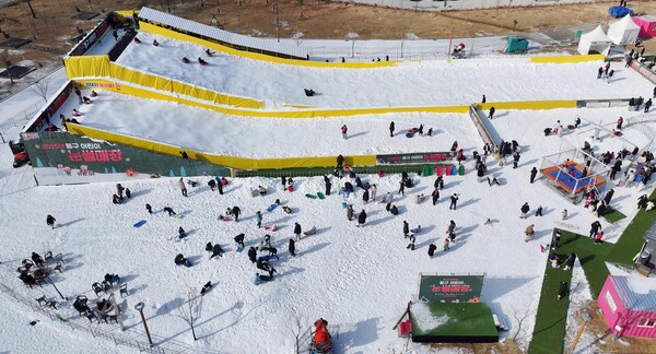 상소문화공원 어린이 눈썰매장 이용 모습/사진제공=대전 동구청
