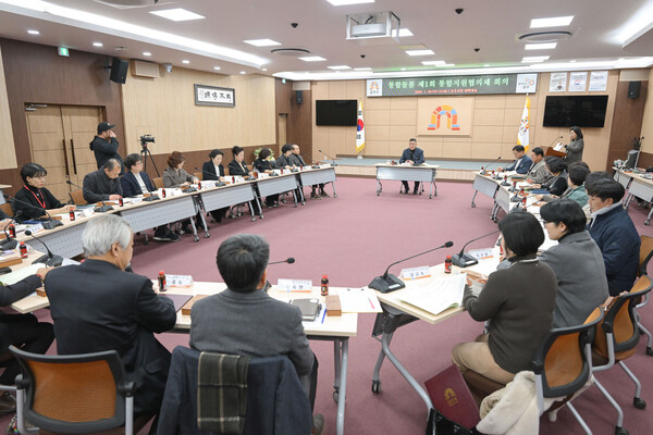 공주시가 통합돌봄 제1회 통합지원협의체 회의를 진행하고 있는 모습/사진제공=공주시