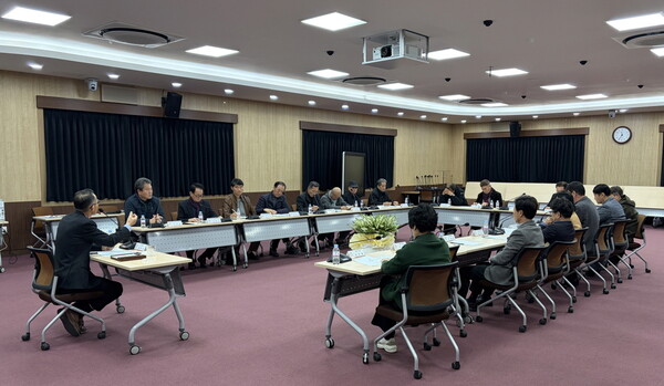 공주시 송전선로 건설대응 시민 추진단 회의 모습/사진=공주시 제공