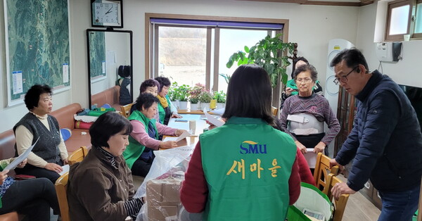 23일 공주시 의당면 덕학리에서 실시된 '찾아가는 자원 순환 교육'에 참여한 참석자들이 교육에 임하고 있다. (사진 공주시 제공)