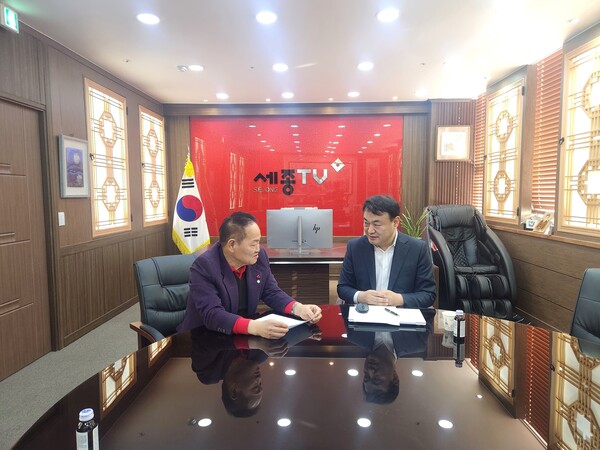 지난 1월 14일 유우석 '제9대 전국동시지방선거' 세종특별자치시 교육감 후보가 SJB세종tv와의 인터뷰에 임하고 있다. (사진 SJB세종tv DB)