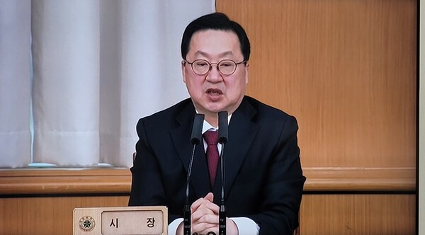 이장우 대전시장이 3일 열린 간부회의에 참석해 모두발언을 하고 있다. (사진=손지원 기자)